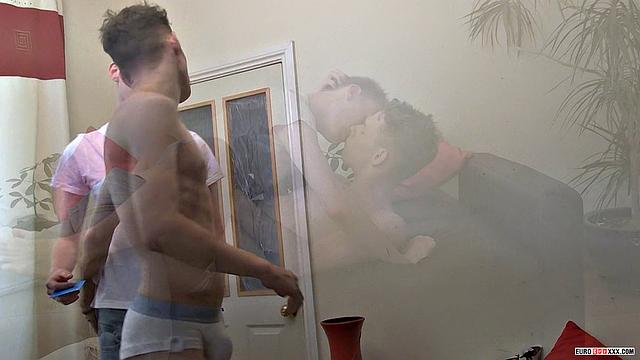 Liam Diamond Pounds Oscar Roberts - Liam Diamond & Oscar Roberts