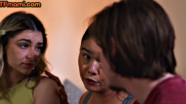 Asian MILF gets pussylicked in threesome