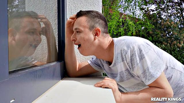 An Un-Cucked Threesome