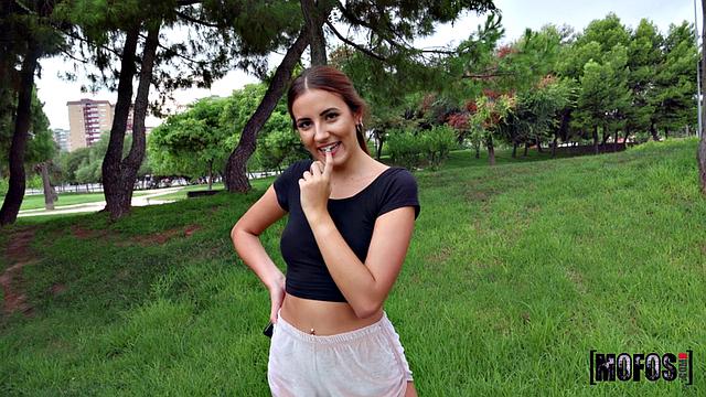 Park Twerking Hot Clip