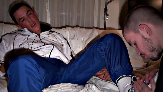 Gonzo twunk and jock in pleasing