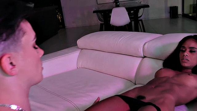 Strapon amateur queer fucks Ebony babe in pussy