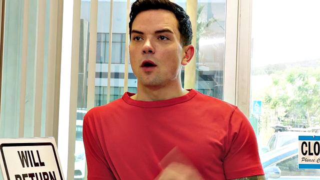 Tattooed jock mouth jizzed after bareback anal with guy