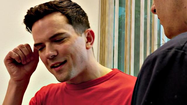 Tattooed jock mouth jizzed after bareback anal with guy