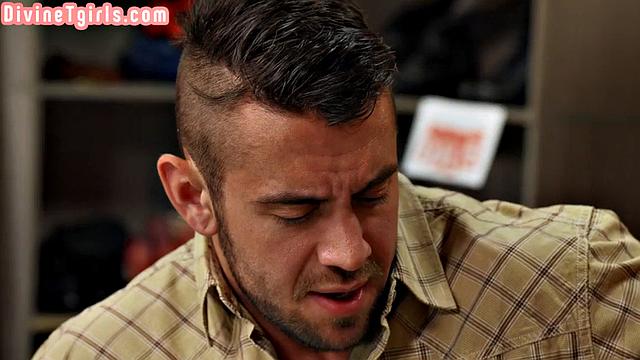 Blonde trans babe gets asshole stretched