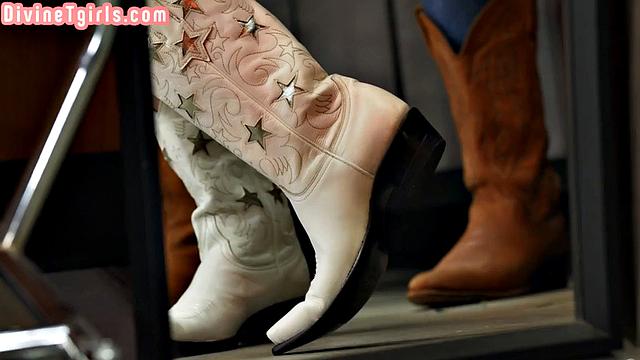 Blonde trans babe gets asshole stretched