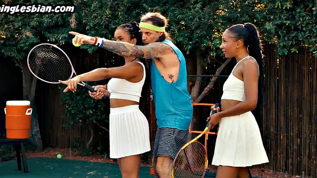 черные лесбиянки устраивают жаркую битву на корте