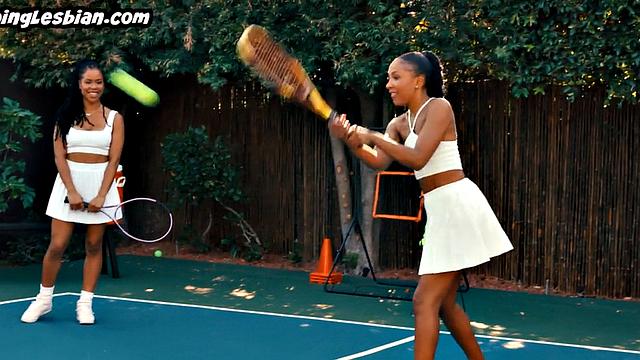 черные лесбиянки устраивают жаркую битву на корте