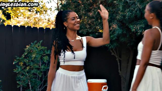 черные лесбиянки устраивают жаркую битву на корте