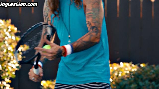 черные лесбиянки устраивают жаркую битву на корте