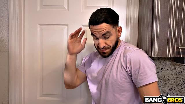 Питер Грин сам не ожидал, что у него дома Баби Стар будет ходить голой - теперь надо срочно трахать такую гостью!