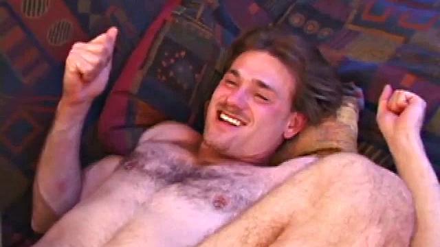 Любопытные парни: гей-тройничок