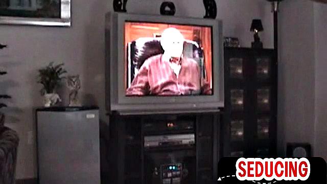 Skinny and hairy amateur gets sucked by gay at home