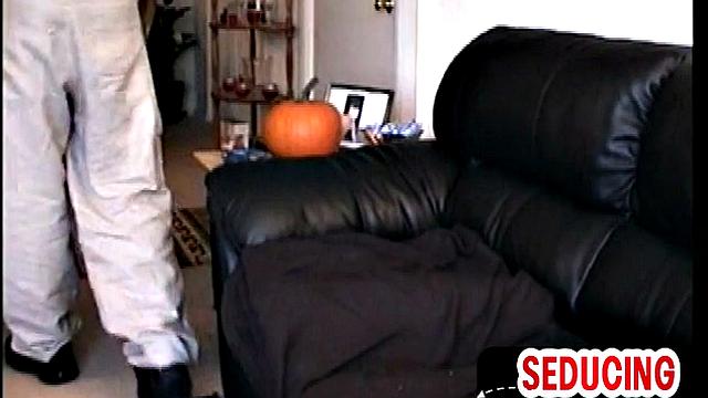 Busty dude got cocksucked by gay