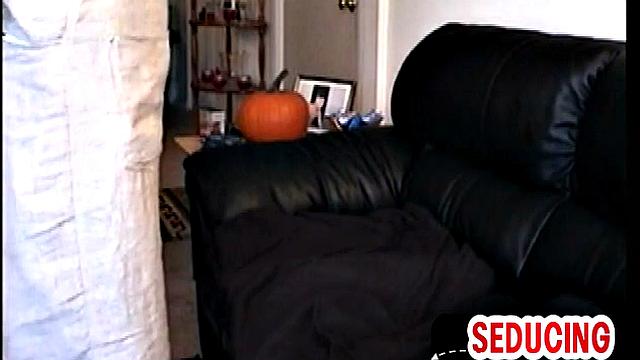 Busty dude got cocksucked by gay