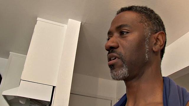 пэтрик о'коннор мечтает о черном хуи джерри стернса после тренировки