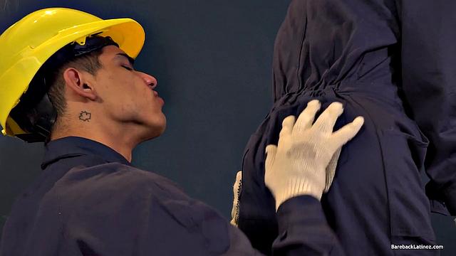 латиносы с большими членами вылизывают жопы и трахают по-мужски