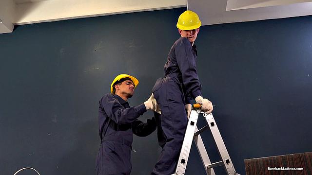 латиносы с большими членами вылизывают жопы и трахают по-мужски