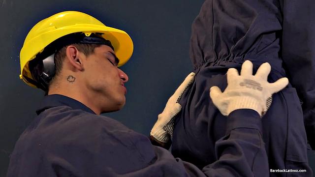 латиносы с большими членами вылизывают жопы и трахают по-мужски