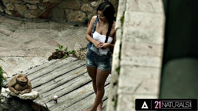 21 NATURALS - Darcia Lee's Juicy Pussy Stretched by Huge Cock & Cumshot