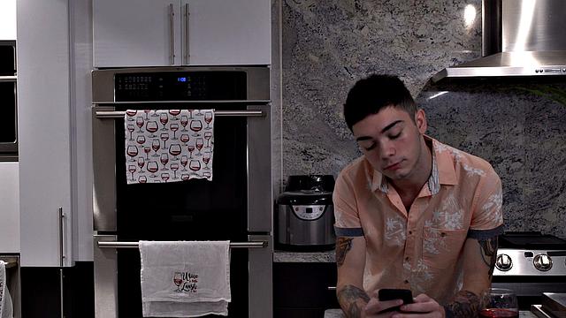 аштин бэйтс связан и жёстко выебан развратным парнем