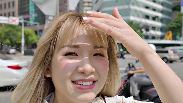 Lina and her boyfriend spend the day at home exploring each other's