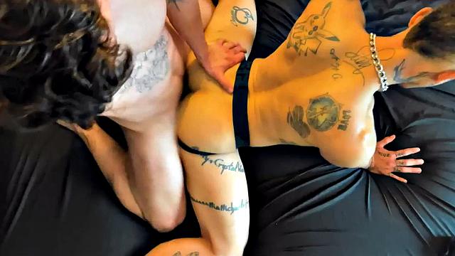 Tattooed amateur barebacked by BF till cumshot at home