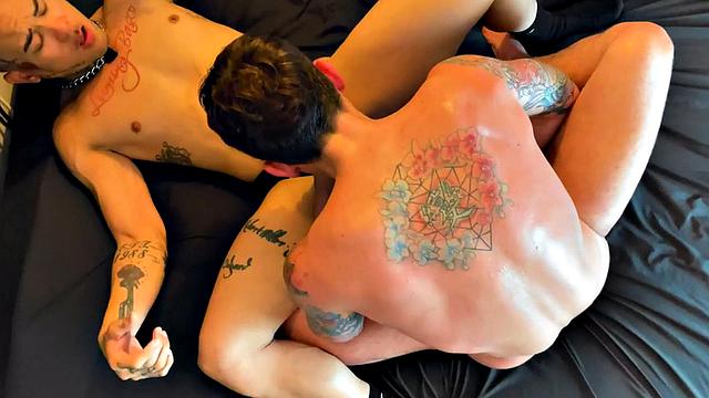 Tattooed amateur barebacked by BF till cumshot at home