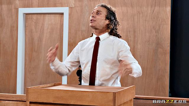 Райан Рид подает на Майкла Вегаса в суд за невыплаченное удовольствие, а он решает доказать свое мастерство прямо при судье - вот такой пересчет "долгов".