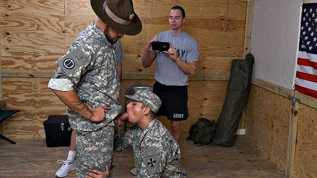 Military amateur stud fucks ass for voyeur sergeant