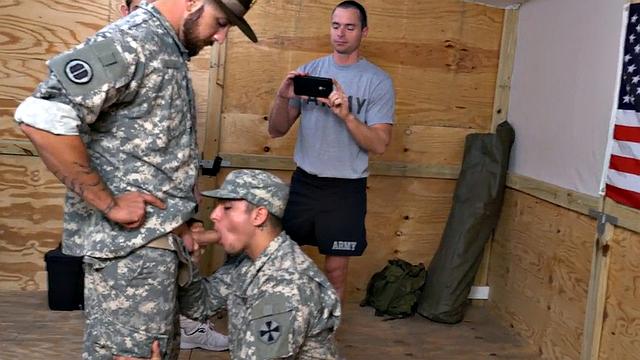 Military amateur stud fucks ass for voyeur sergeant