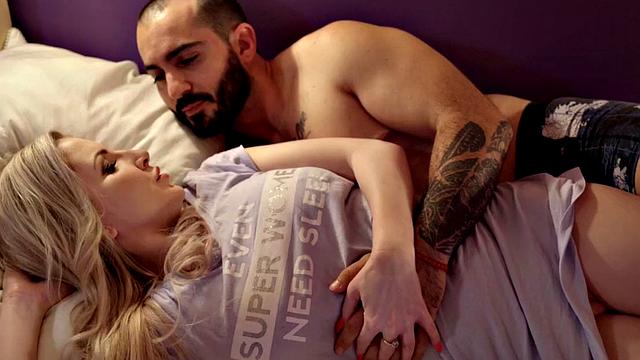 две сиськи на одного - пацану явно не до отдыха сегодня