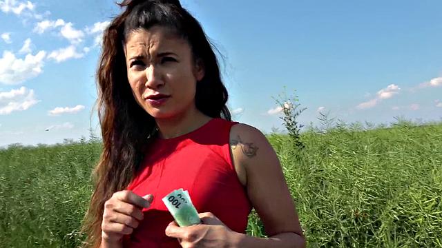 Sexy Spanish fuck in field for cash
