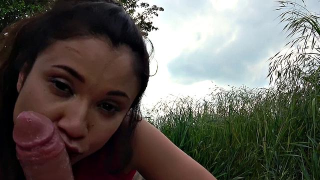 Sexy Spanish fuck in field for cash