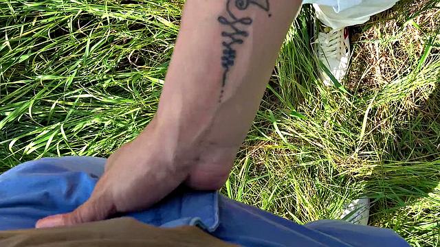 Sexy Spanish fuck in field for cash