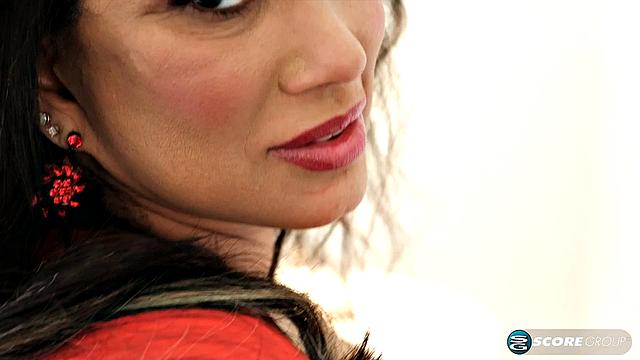 Loraine Del Sol is Hot!
