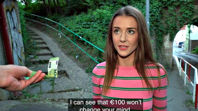 Outdoor euro pulled in before sucking and dickriding duo