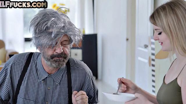 Big-titted inked cougar in stockings gets pussybanged