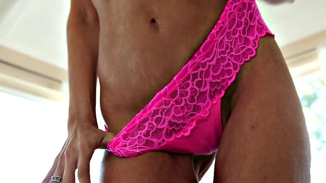 1000Facials - Smokin Hot Brunette Uses All Her Cock Sucking Skills