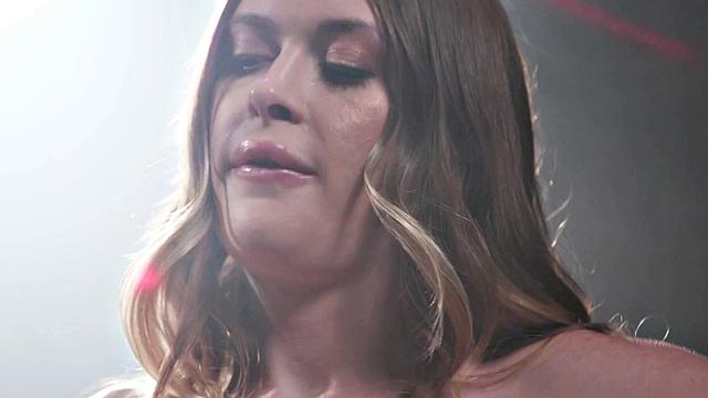 NURU MASSAGE - Huge Titties Masseuse Lindsay Lee Gives The Best Massage