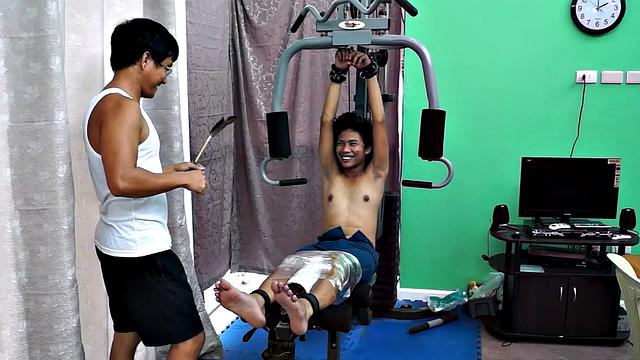 Idol Tickled at the Gym