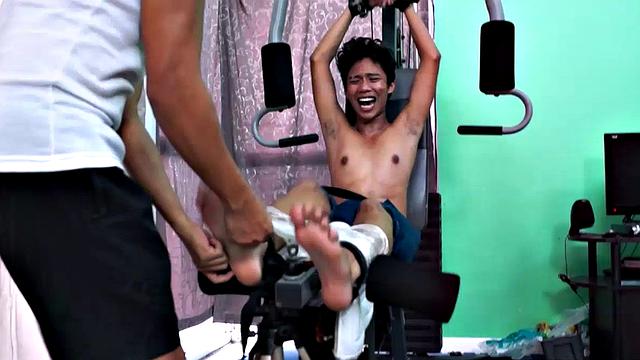 Idol Tickled at the Gym