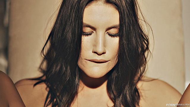 Август теперь главная: парню остаётся только стараться