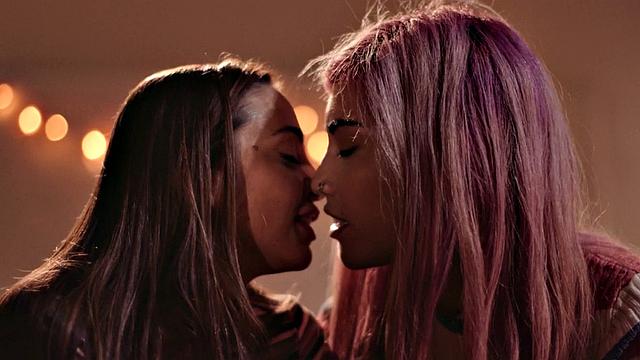 Big-titted perverted dyke eats pink-haired hairy lesbian