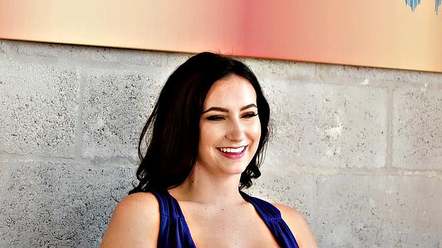 Brunette babe in reverse cowgirl gets her pussy licked & fucked in store