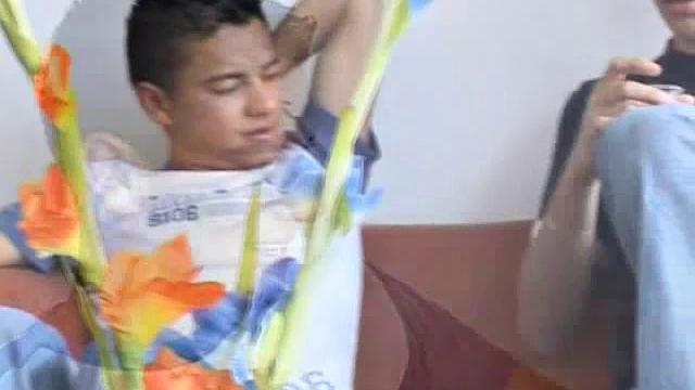 Фелипе решил, что член Ронала вкуснее любого буррито