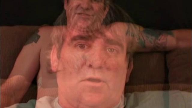 джексон дрочит и мощно кончает