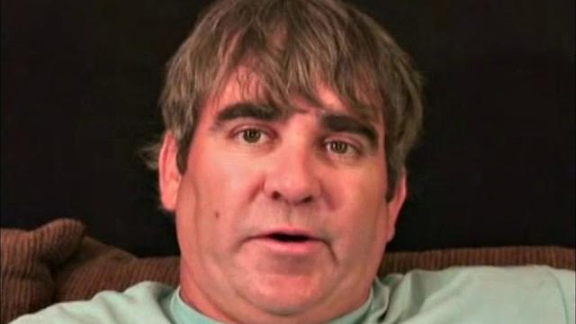 джексон дрочит и мощно кончает