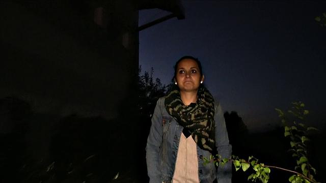 Amateur babe with no tickets takes stranger's load on her bald pussy in POV outdoor action