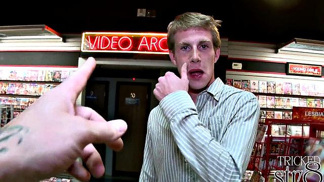 Amateur guy gets gay deepthroating